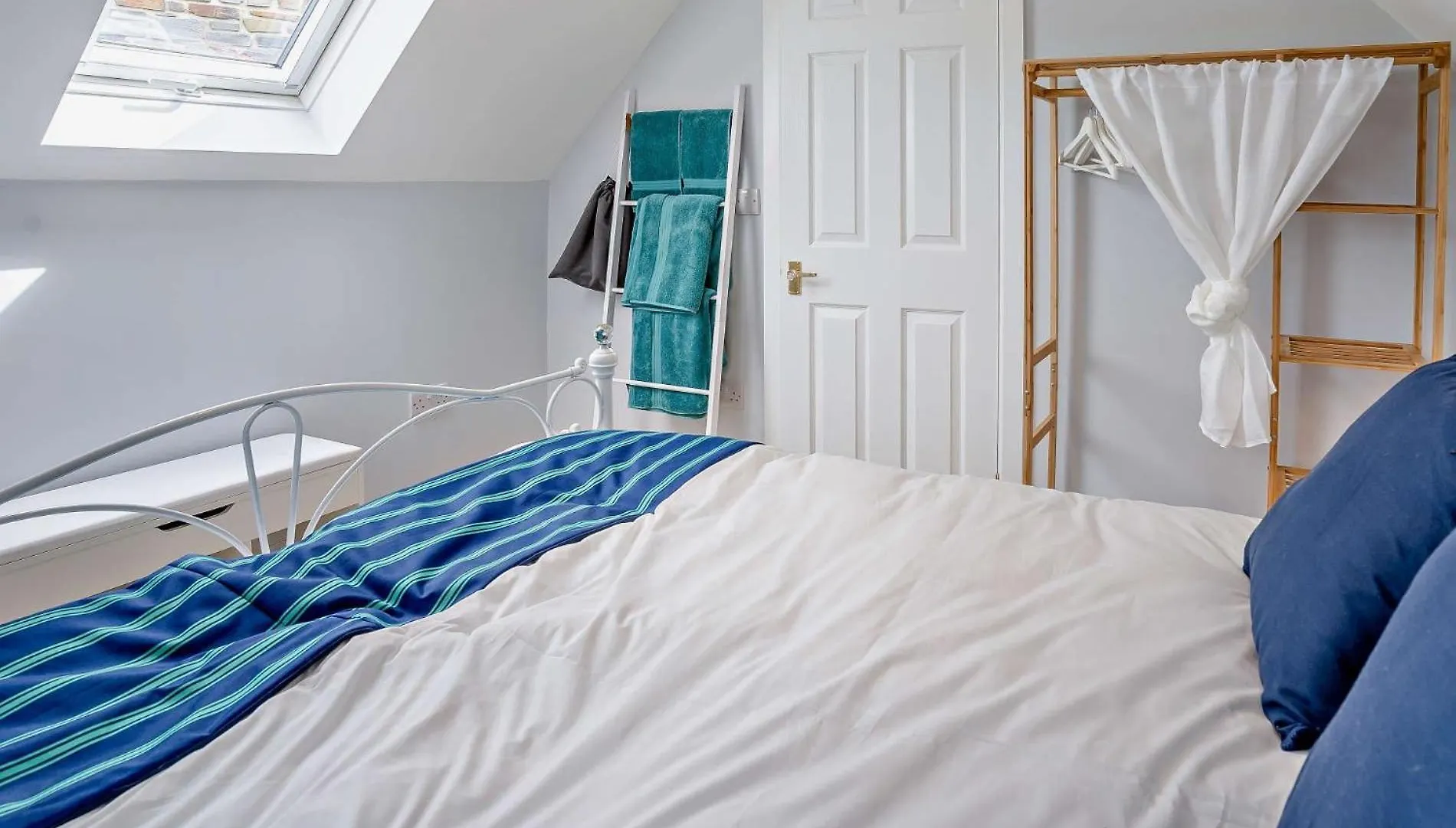2 Bed In Gower 95129 Villa Penclawdd 0*,  United Kingdom